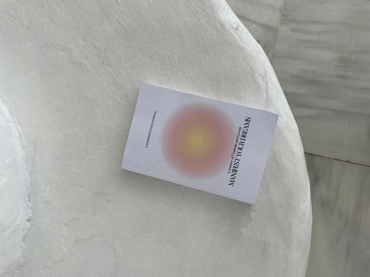 MANIFEST YOUR DREAMS: A Guided Manifestation Journal for Gratitude and Growth